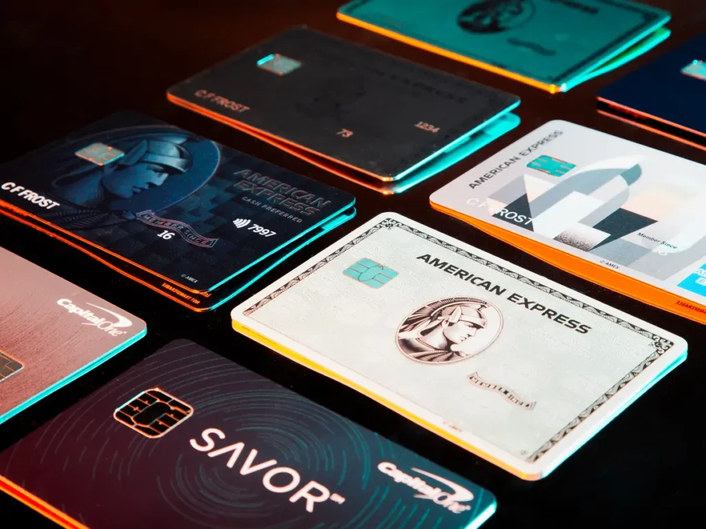 Credit Cards: The Complete Guide to Using Them Smartly and Building Financial Advantage